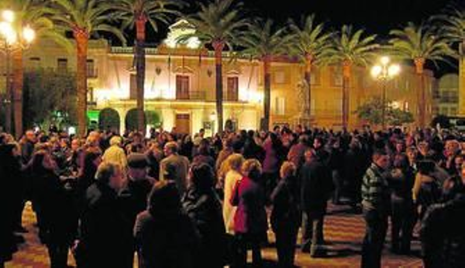 La concentración popular que tuvo lugar anoche en Ayamonte.