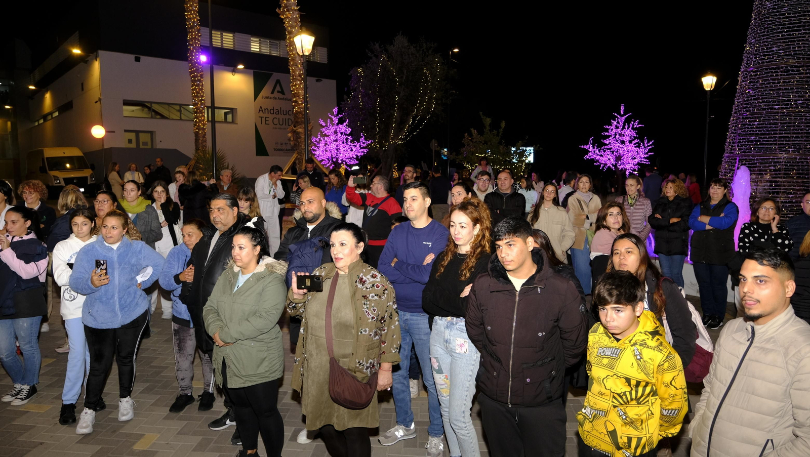 Imágenes del encendido de navidad en el Hospital Torrecárdenas, Almería