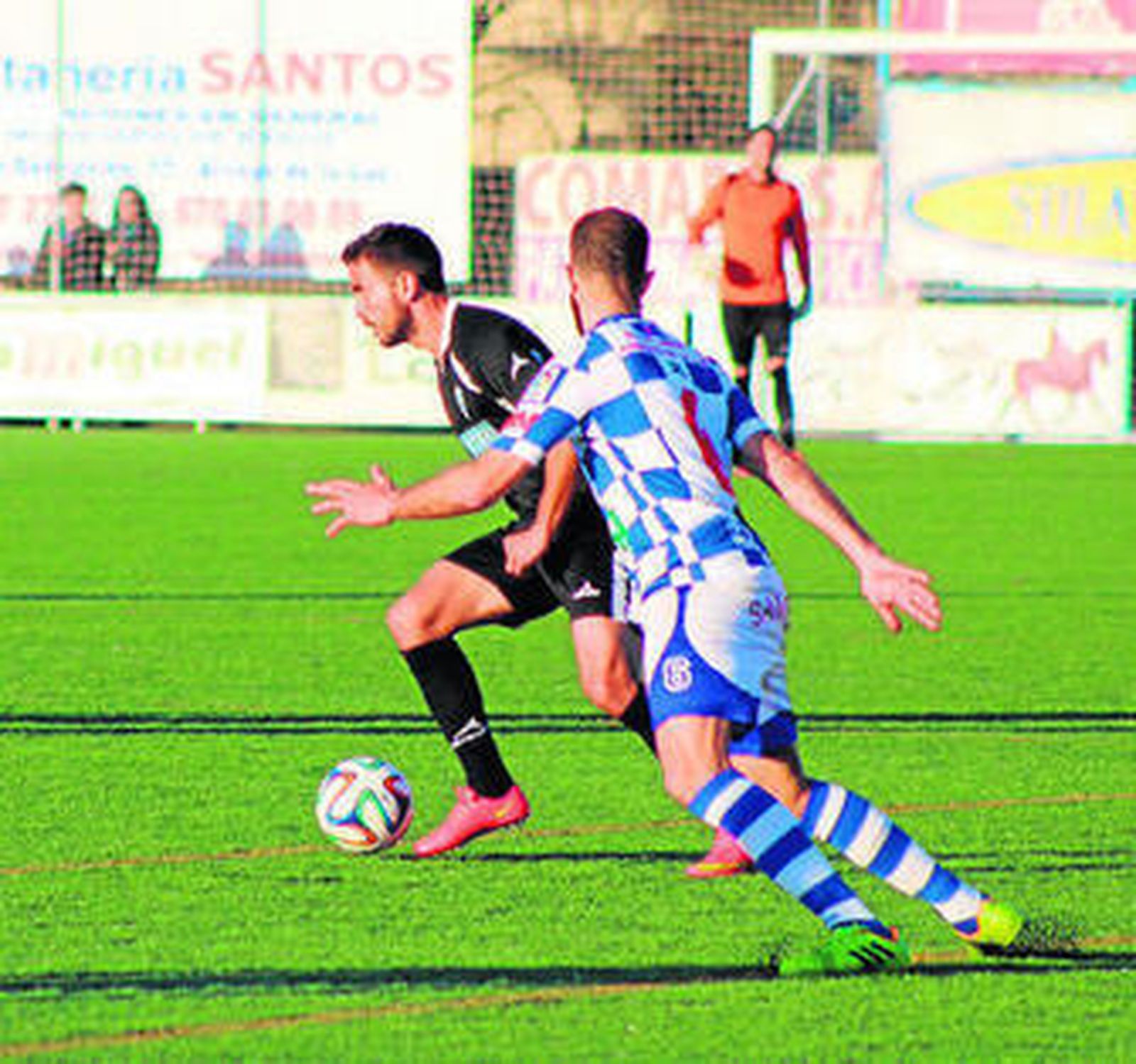 Guillem, en un lance del encuentro ante el Arroyo.
