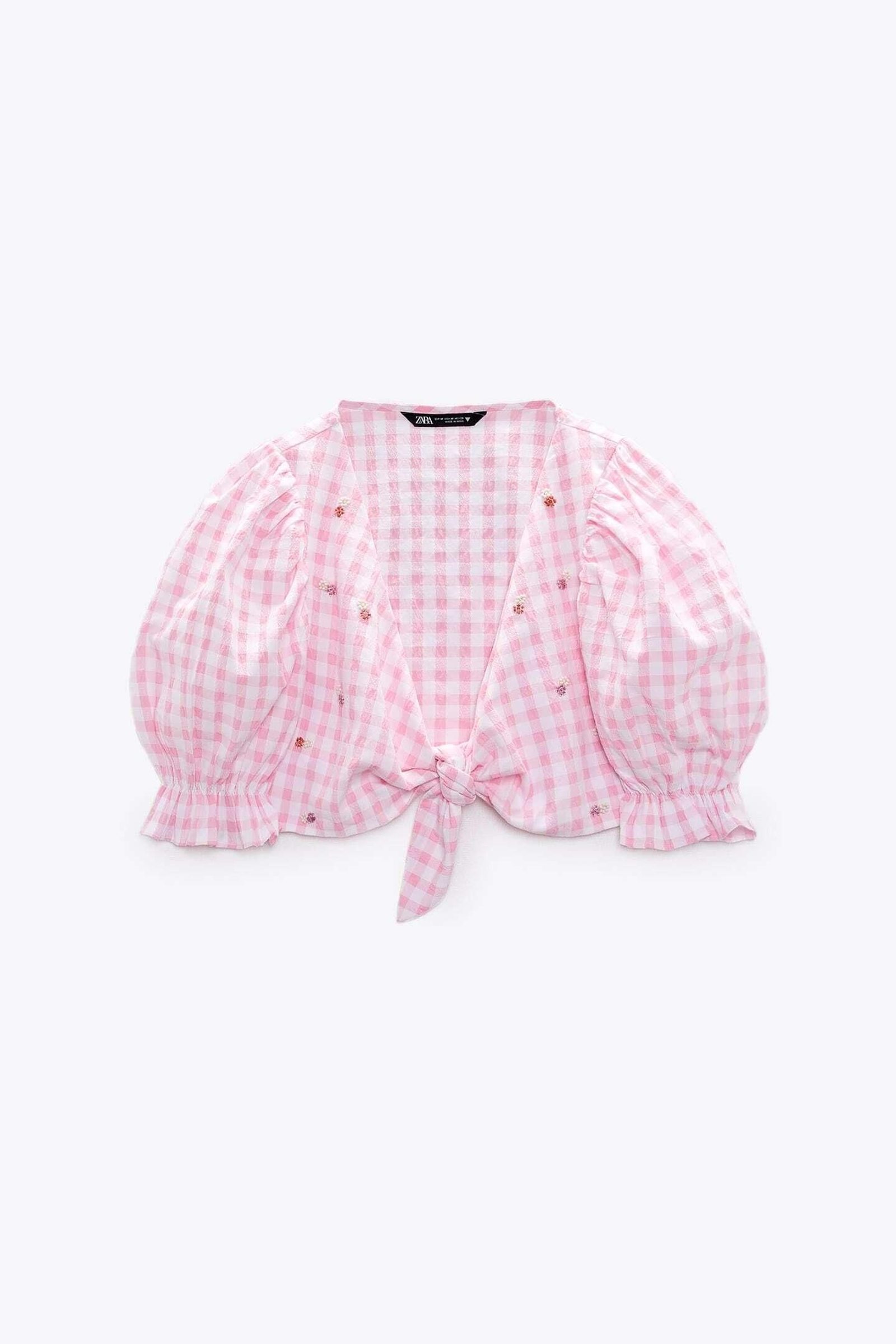 Blusa de cuadros vichy rosa de Zara.