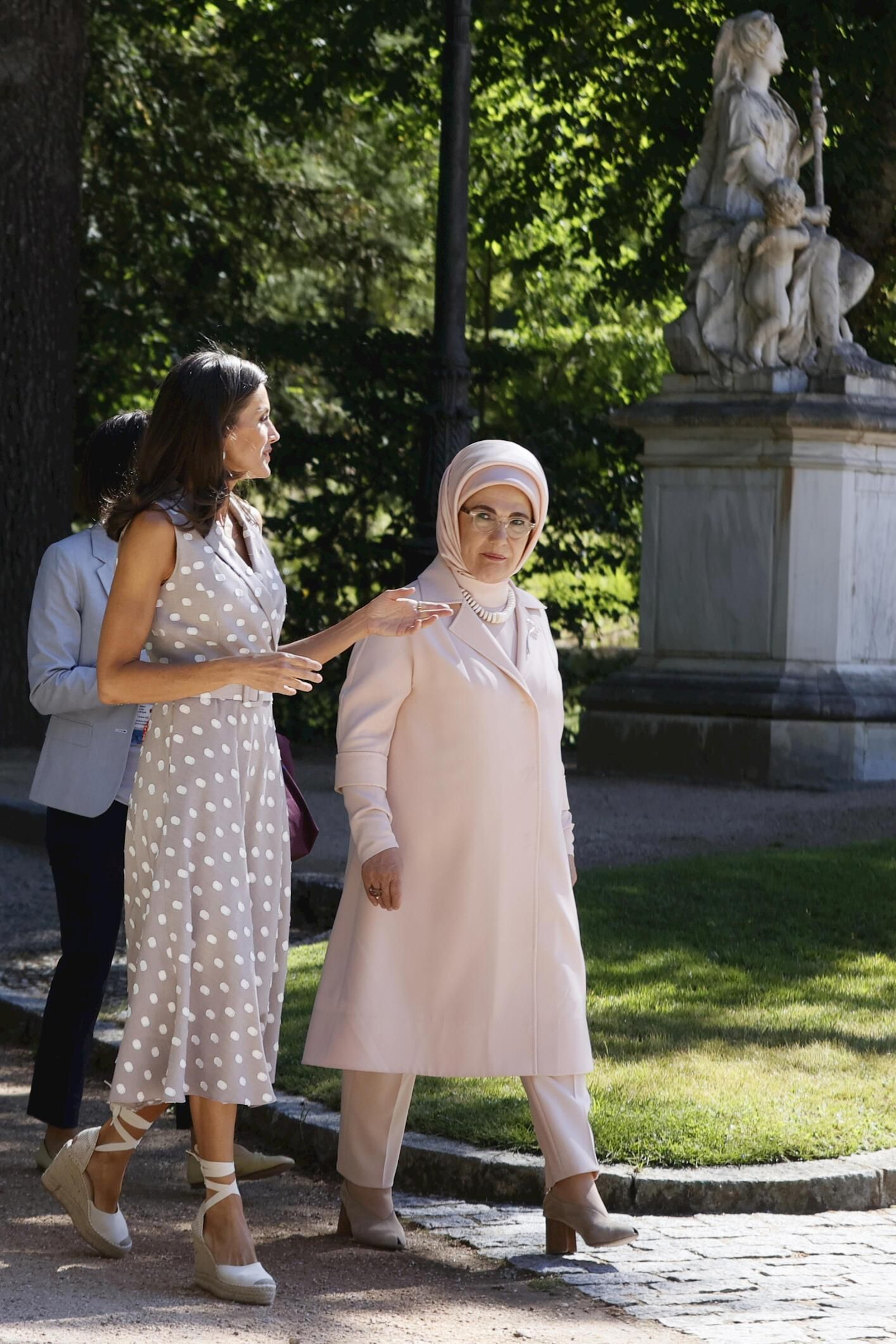 La Reina con Emine Erdogan, mujer del presidente turco, en La Granja de San Ildefonso