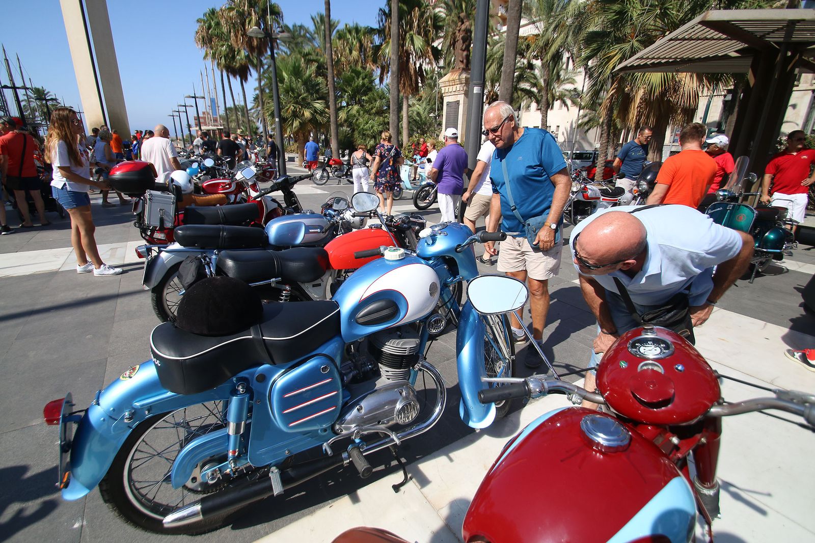 Fotogalería de la exhibición de motos antiguas. Feria Almería 2019