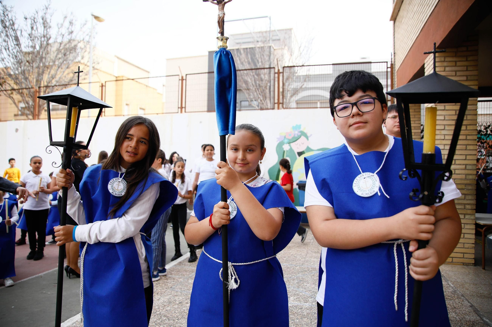 Las imágenes del CEIP San Fernando de El Zapillo de la ciudad de Almería en procesión en el viernes de dolores