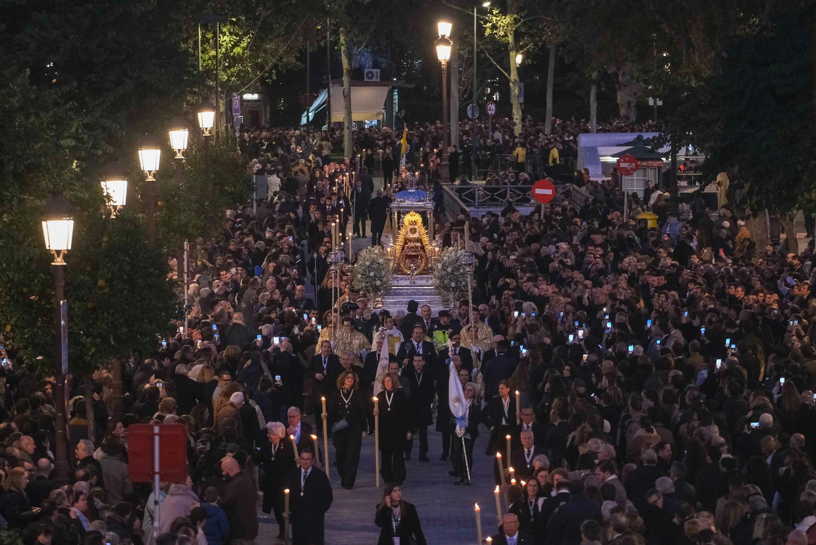 Imágenes de la procesión Magna, desde la Torre del Oro