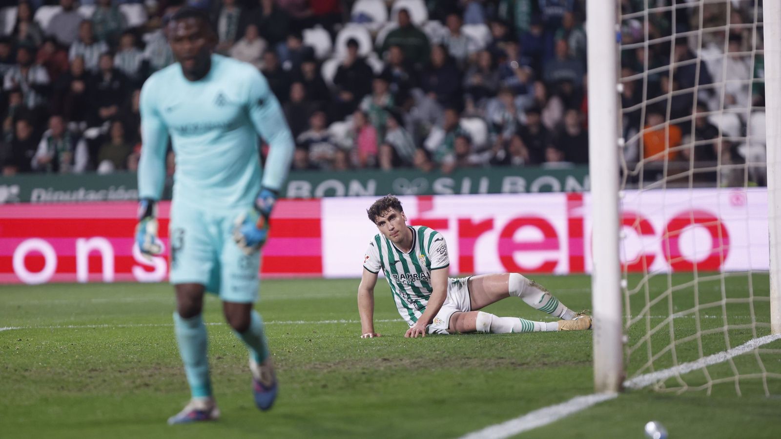 Diego Percan se lamenta tras una ocasión fallada en el Córdoba CF-Andorra.