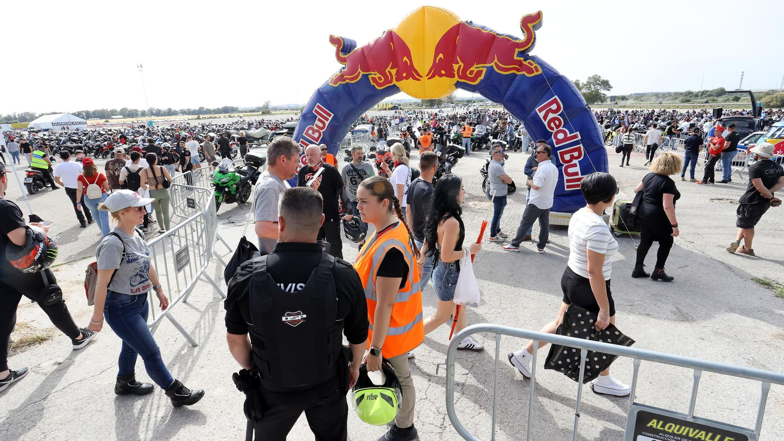 Salida de la caravana motera desde el Circuito de Jerez - Ángel Nieto Salida de la caravana motera desde el Circuito de Jerez - Ángel Nieto