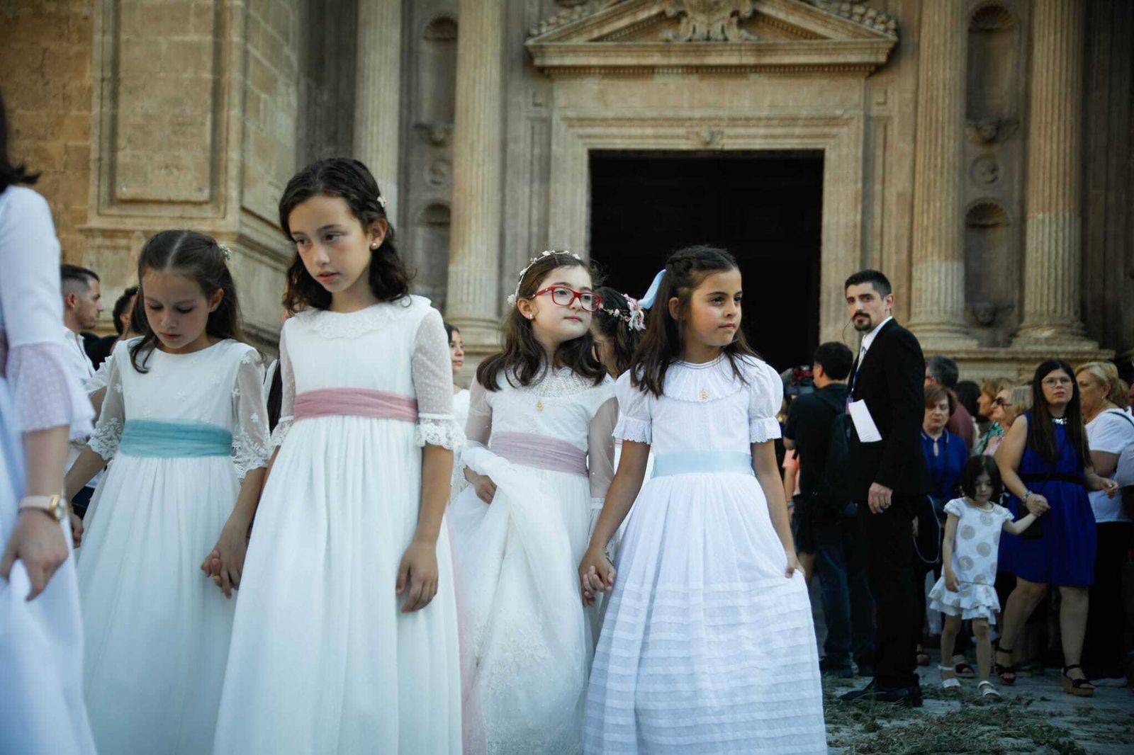 Imágenes de la procesión del Corpus Christi en Almería: así han sido la misa y la posterior marcha por la capital