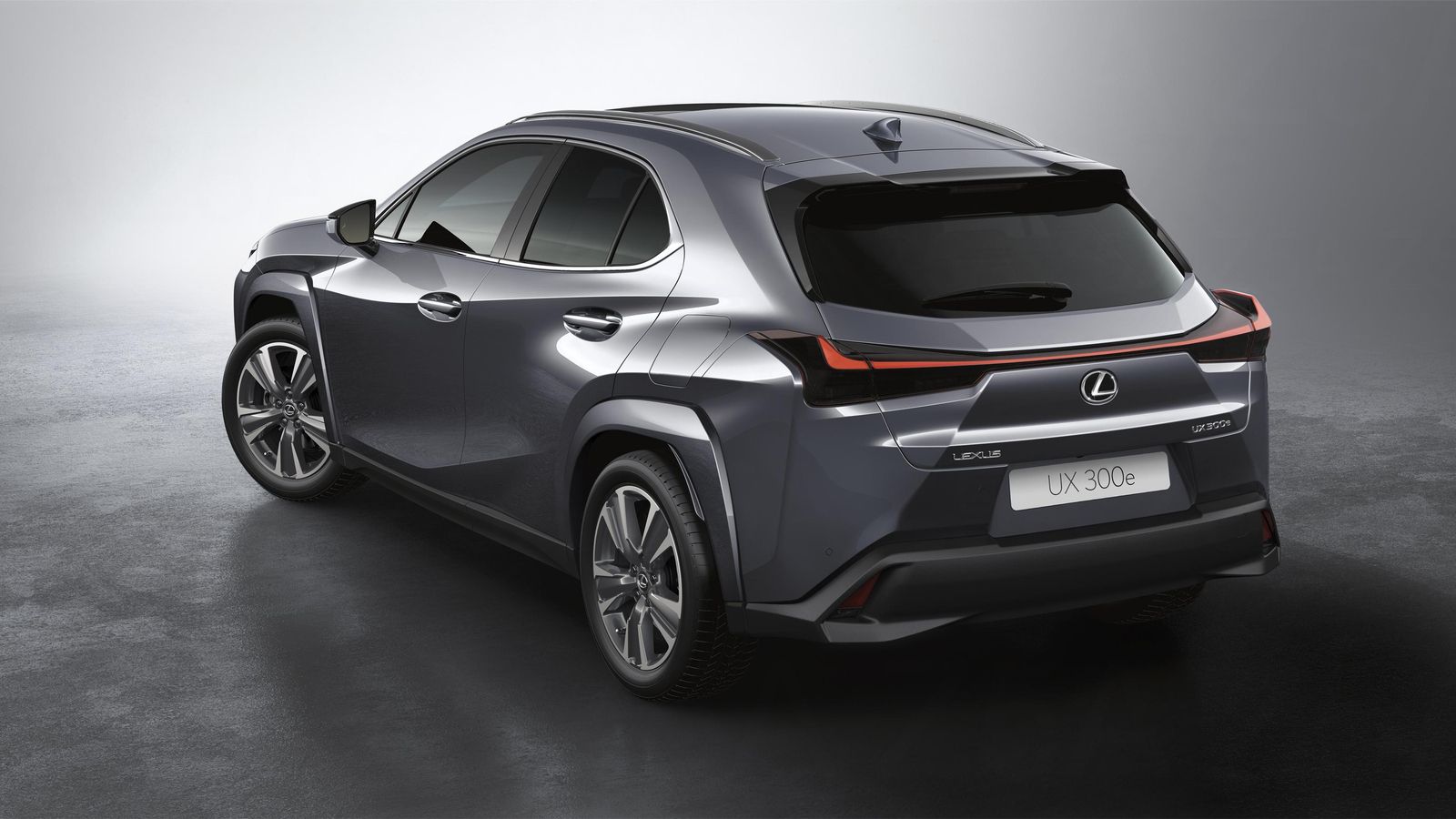 Lexus amplía sustancialmente la autonomía de su modelo eléctrico básico, el UX 300e. El otro es el RZ 450e.