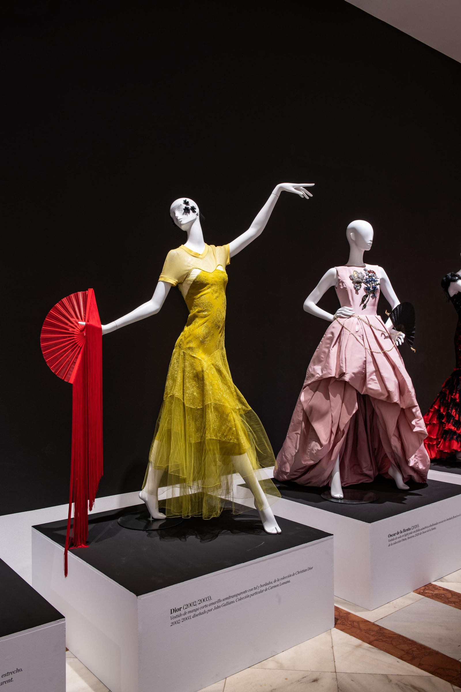 La exposición de moda 'Elle, 75 años al lado de la mujer', en imágenes