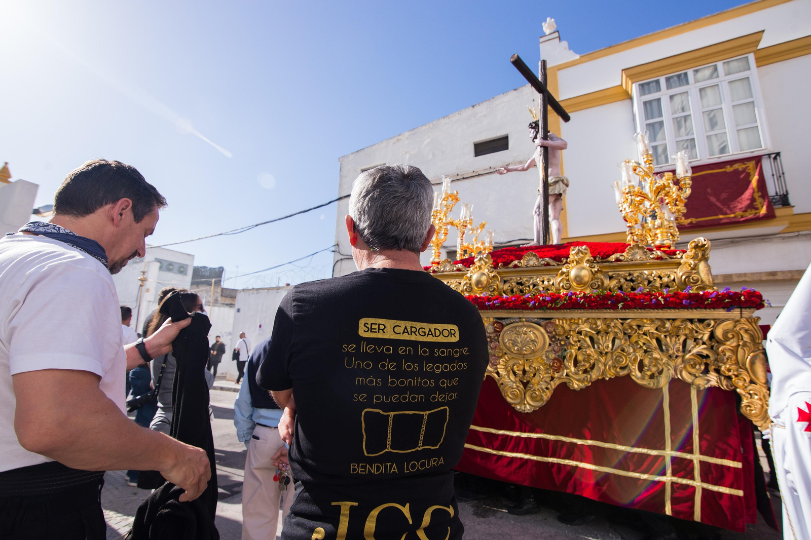 Domingo de Pascua en San Fernando, las imágenes de la hermandad de la Resurrección