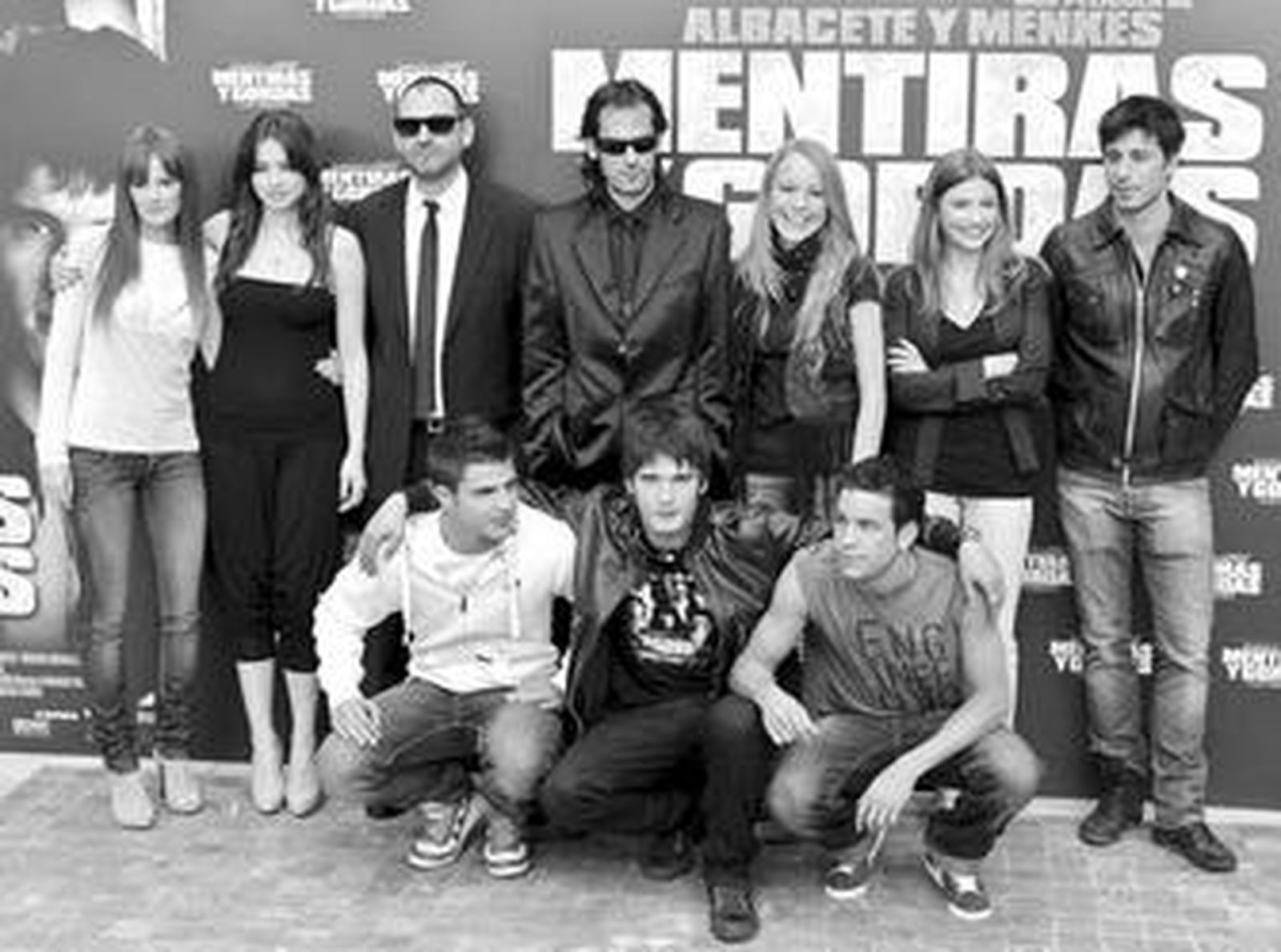 El equipo de la película, ayer.