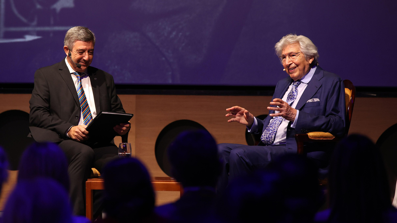 Manuel Alejandro recibe el premio Jerezano del Año del Rotary Club Jerez