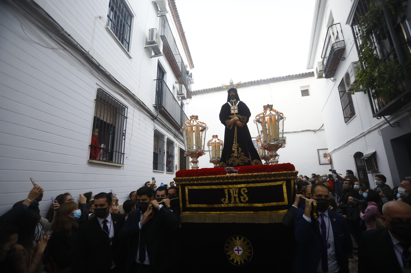 El traslado de Nuestro Padre Jesús Nazareno Rescatado, en imágenes