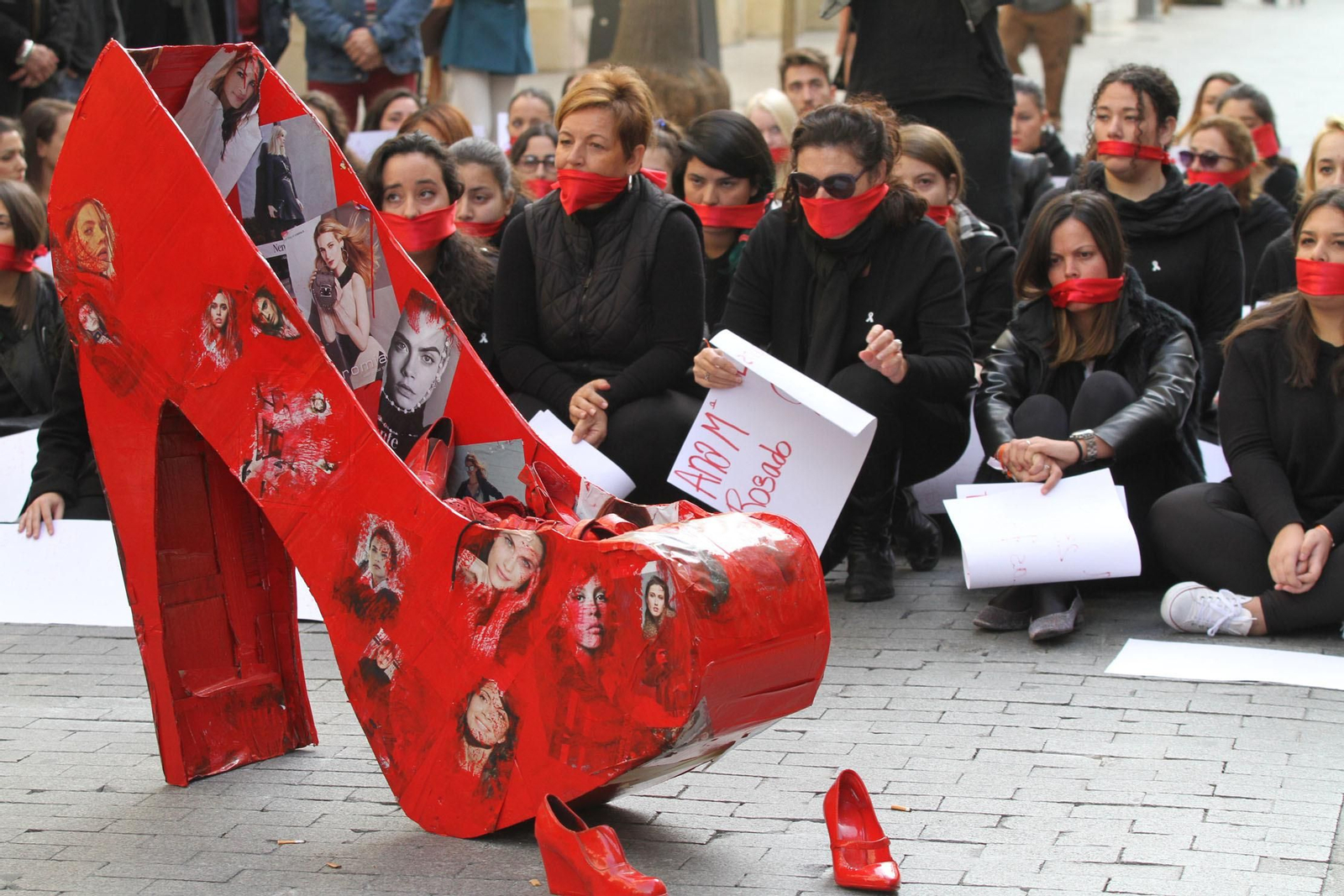Lectura de manifiesto de violencia contra la mujer