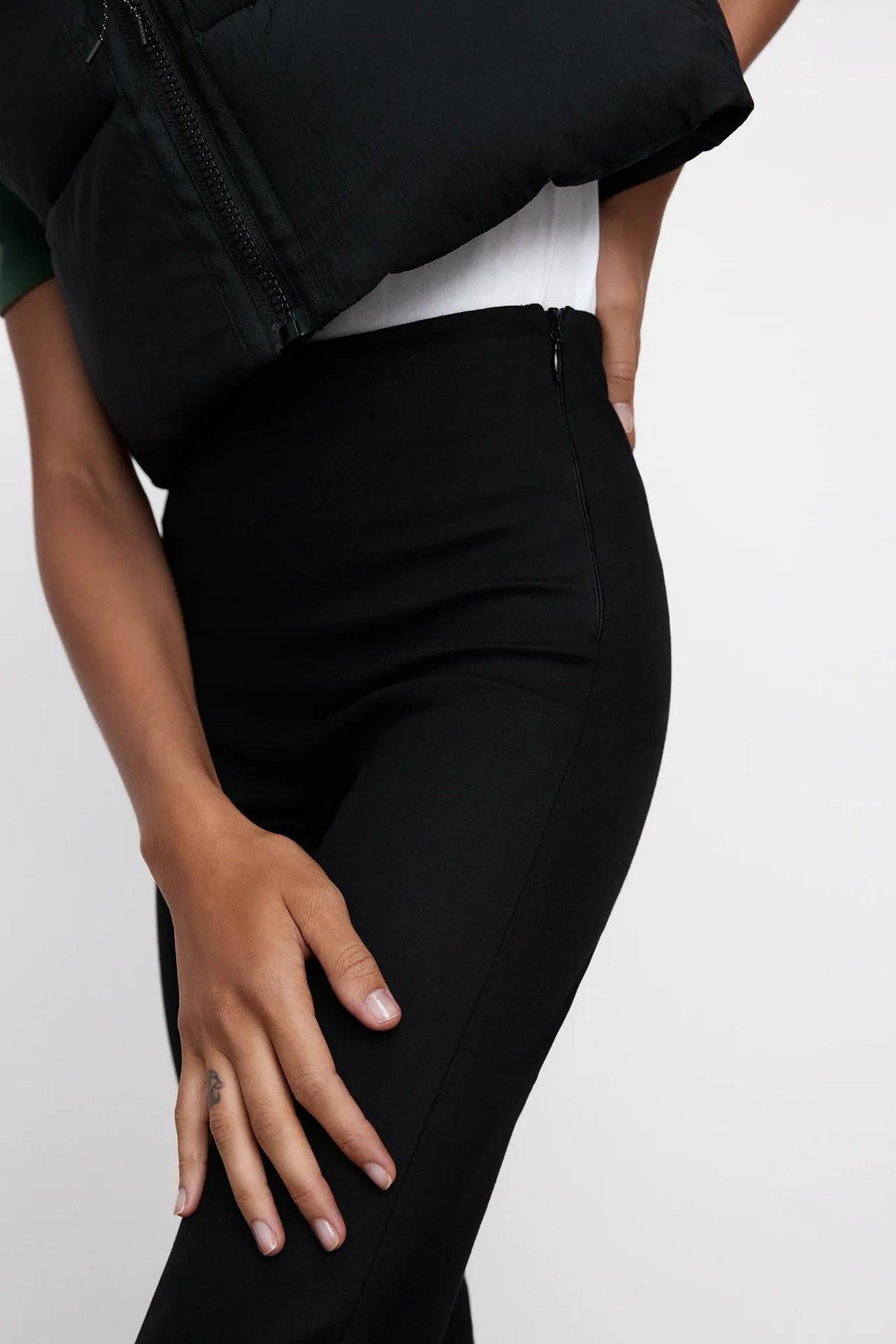 Leggins tobilleros de campana de Zara.