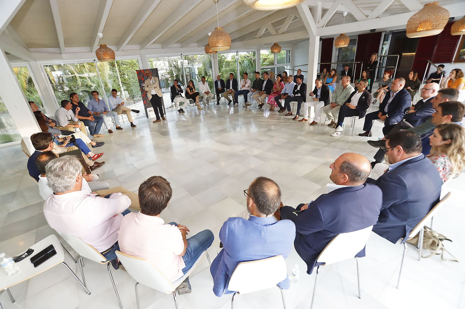 Imágenes del debate de "La Noche de los Frutos Rojos"