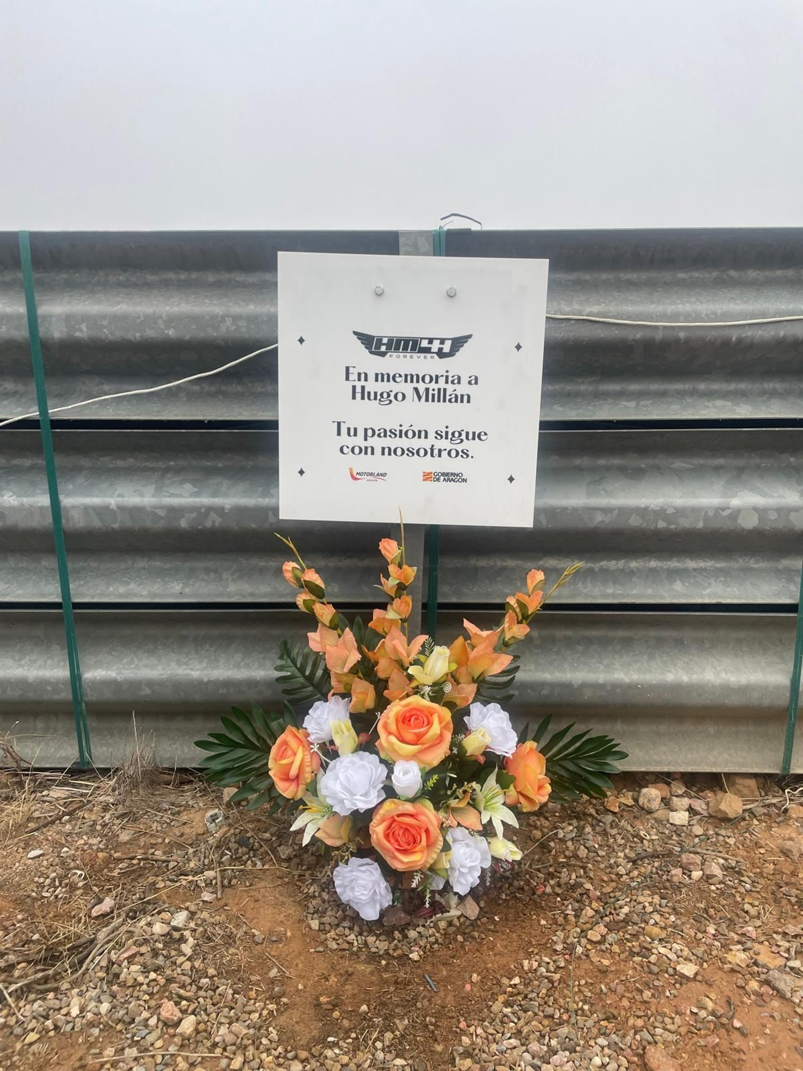 Placa homenaje a Hugo Millán en el circuito de Motorland de Aragón. Placa homenaje a Hugo Millán en el circuito de Motorland de Aragón.