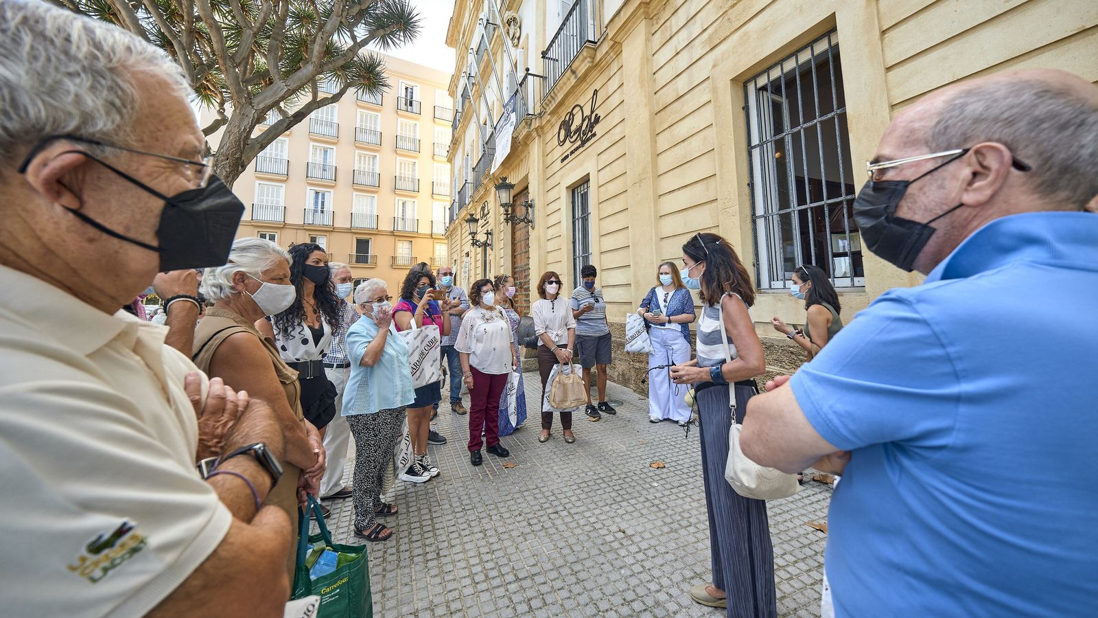Una imagen de la ruta sobre la historia del periodismo gaditano en la puerta de la Fundación Federico Joly.