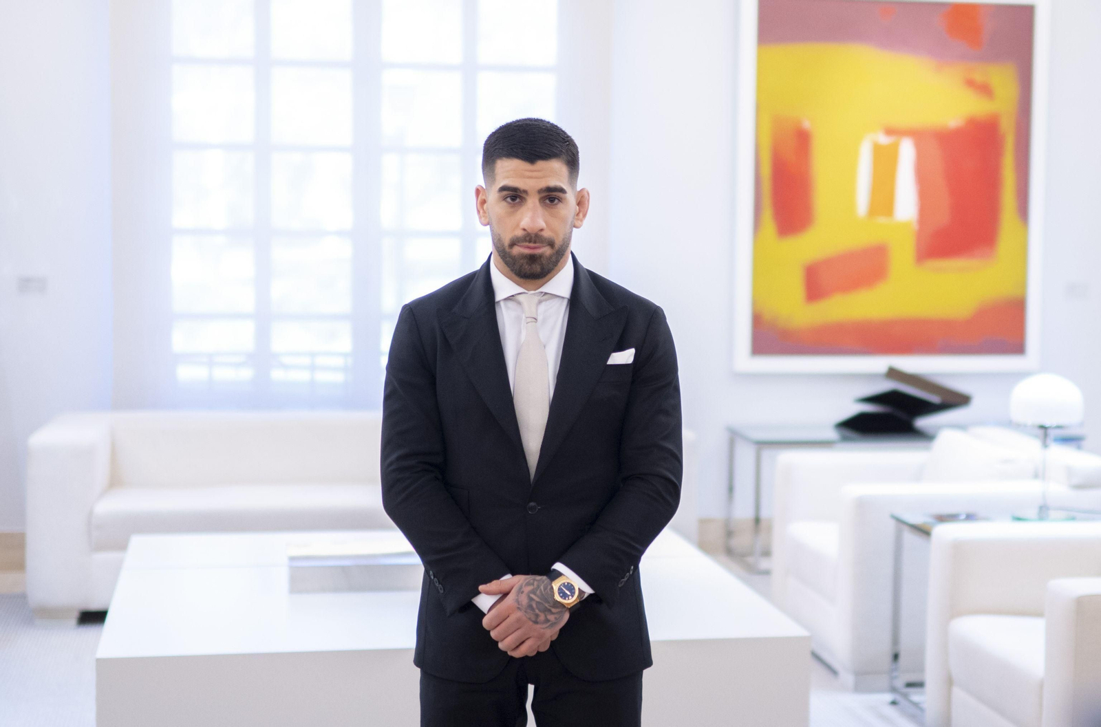 Las imágenes del recibimiento de Pedro Sánchez a Ilia Topuria en La Moncloa