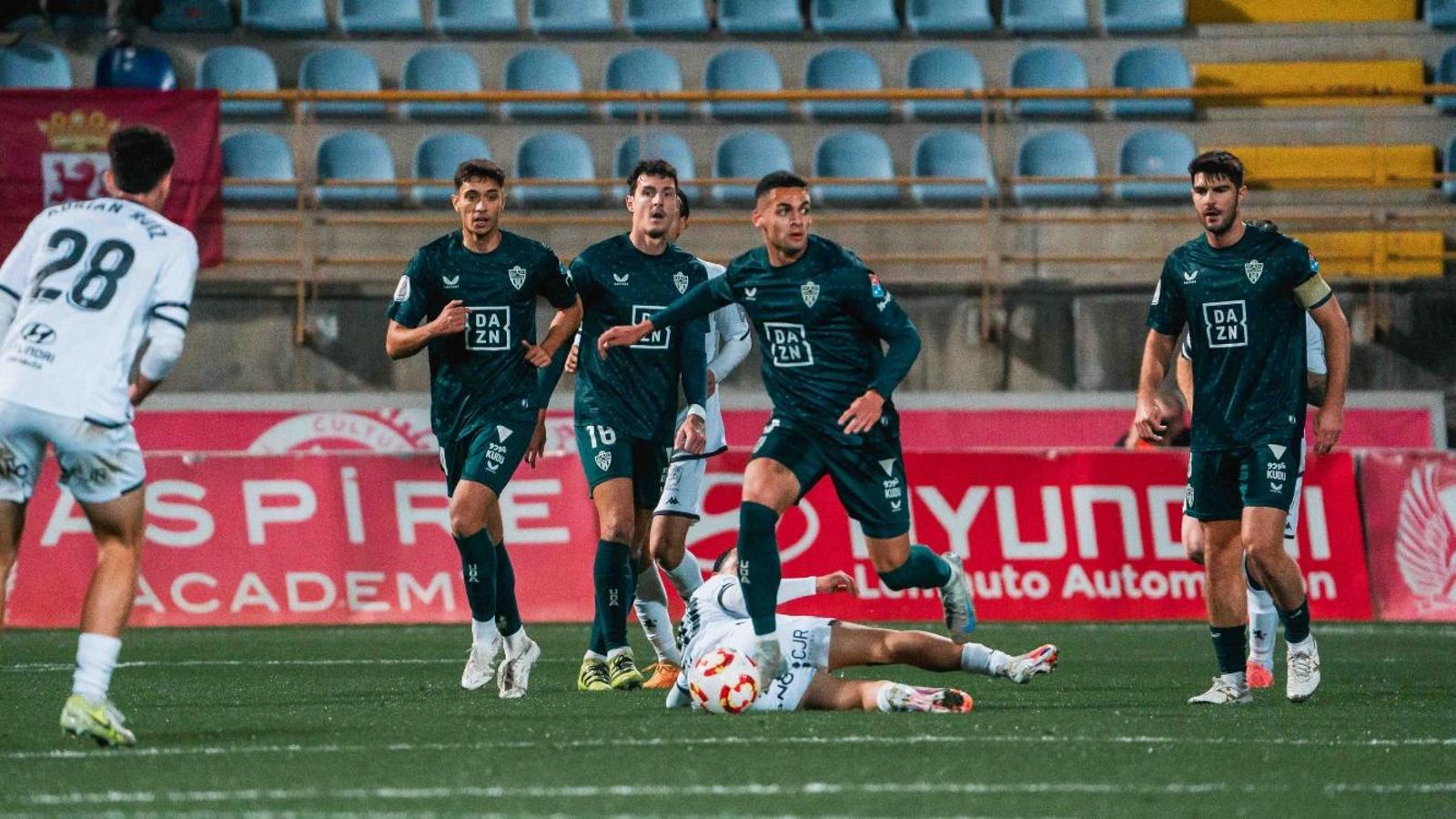 Kaiky conduce el balón en el duelo copero.