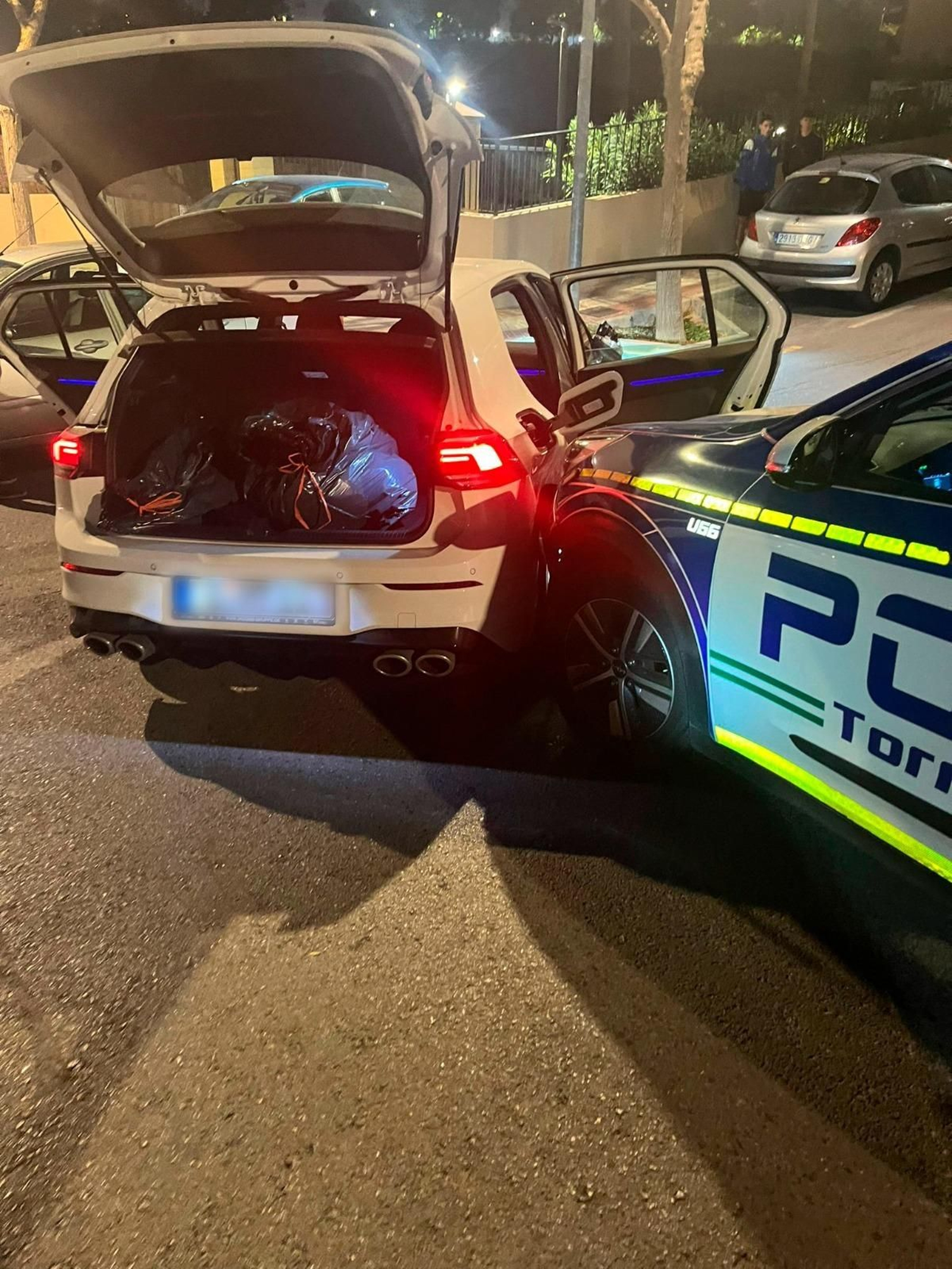 La Policía Local de Torremolinos detuvo a los sospechosos tras una persecución policial. La Policía Local de Torremolinos detuvo a los sospechosos tras una persecución policial.
