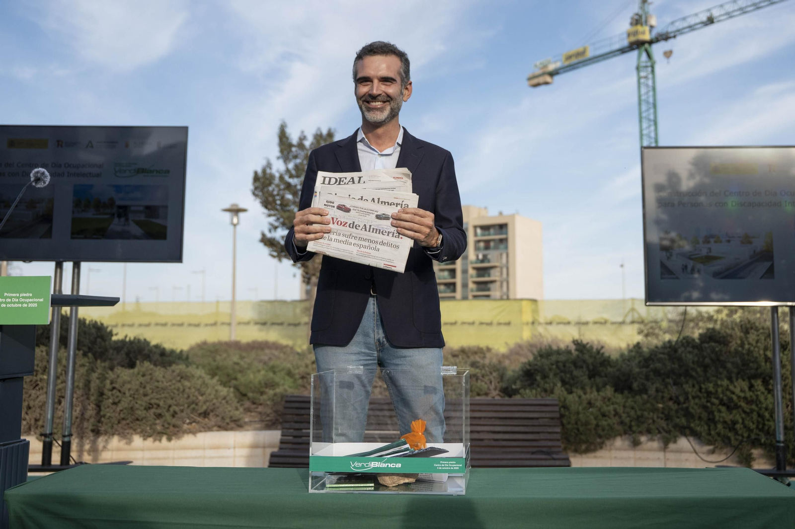 Las imágenes de la primera piedra del centro de día ocupacional Juan Goytisolo de Verdiblanca en Almería