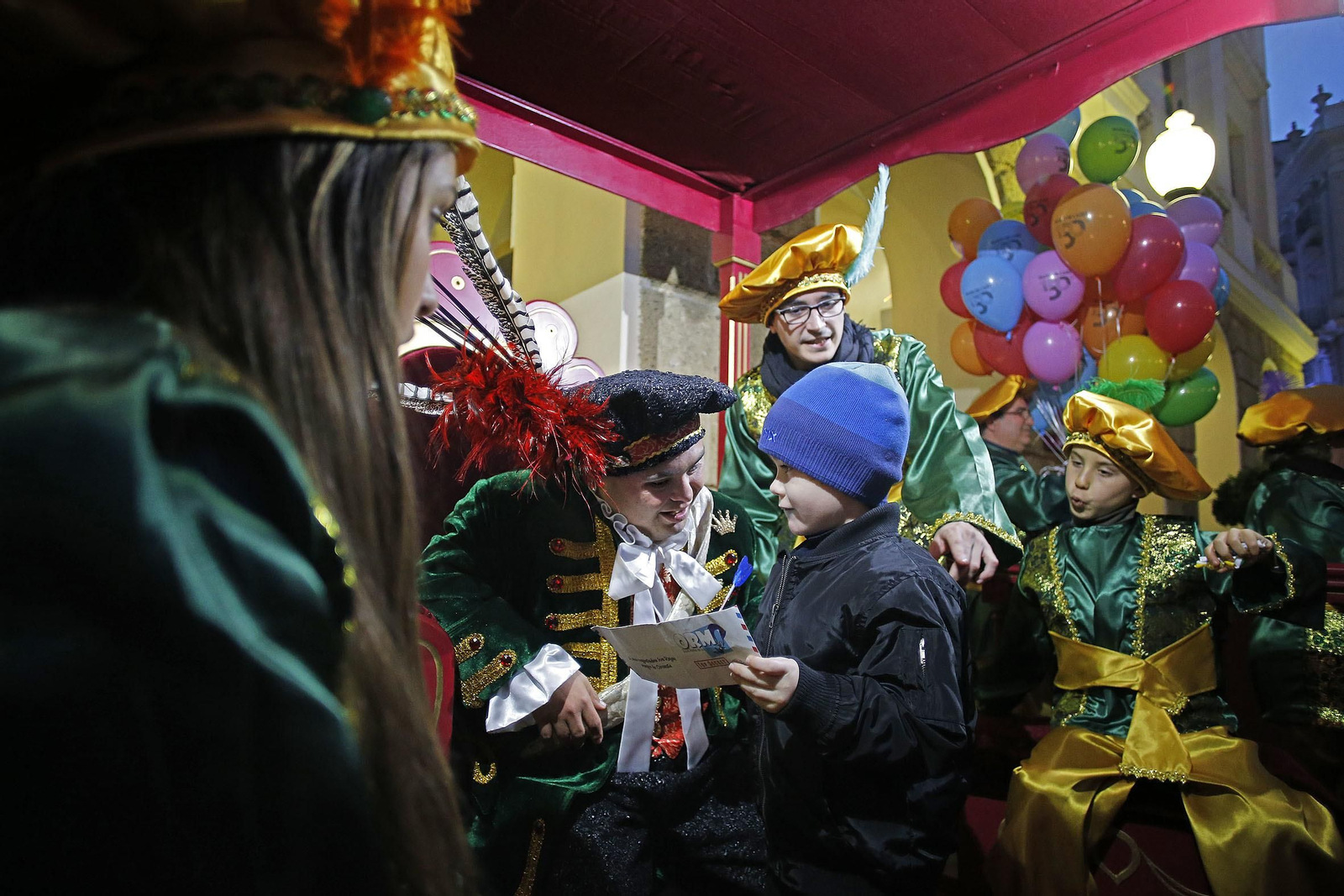 El Cartero Real recoge las cartas de los niños gaditanos para los Reyes Magos