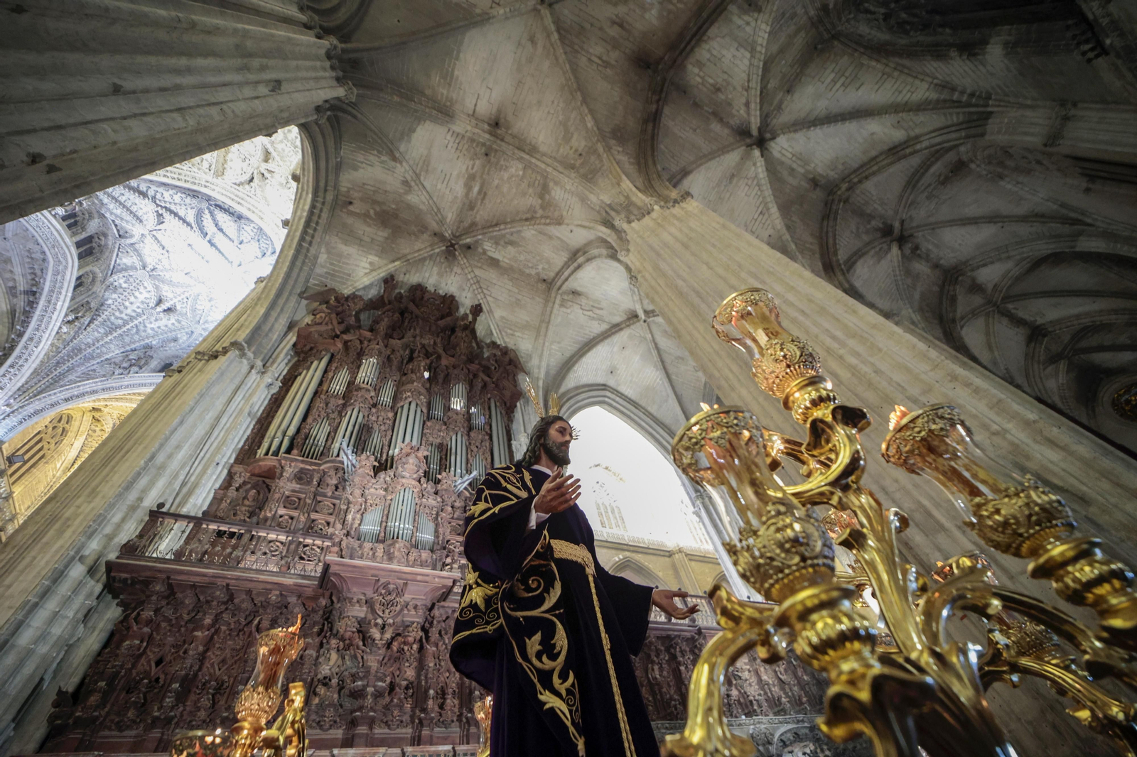 Las imágenes del viacrucis de las cofradías 2024