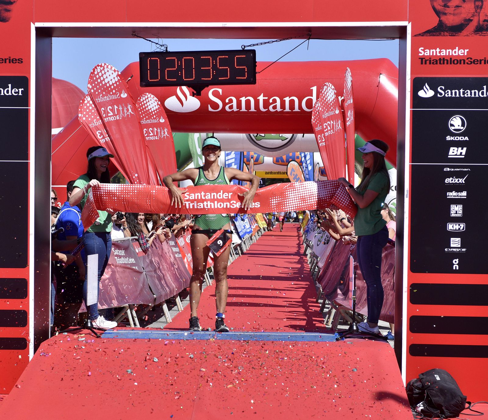 Las imágenes del V Triatlón Puerto de Sevilla