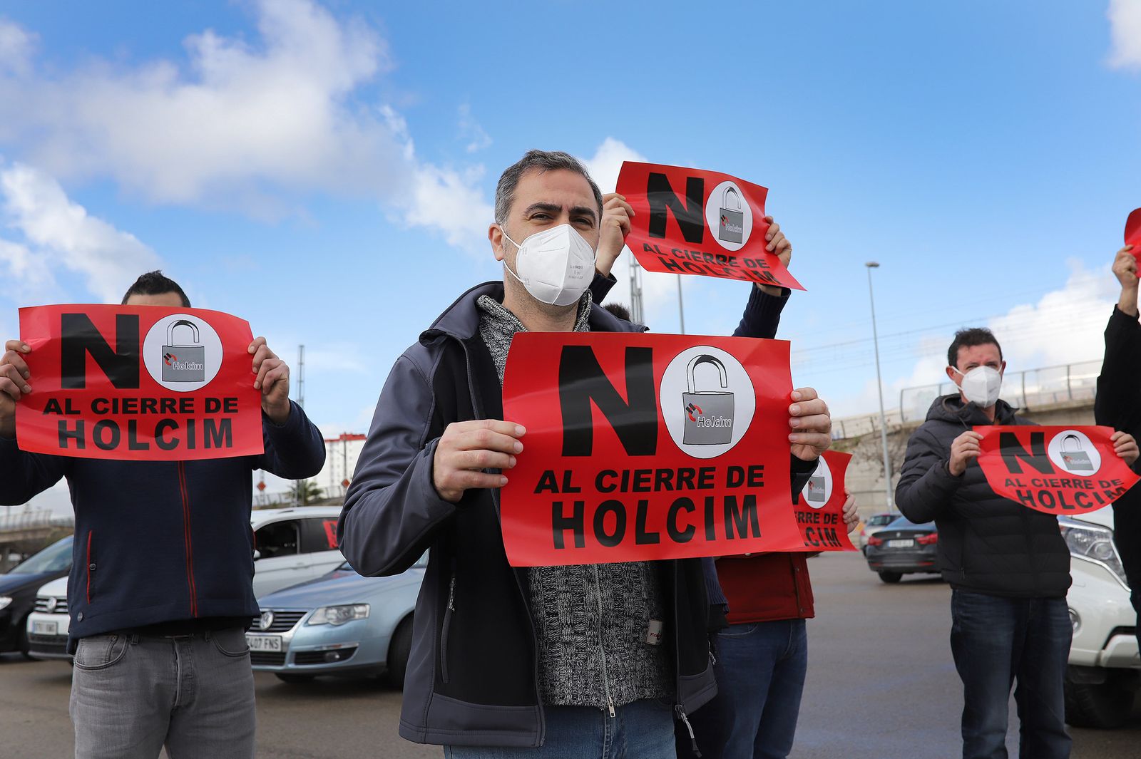 Caravana de protesta de la plantilla de Holcim.