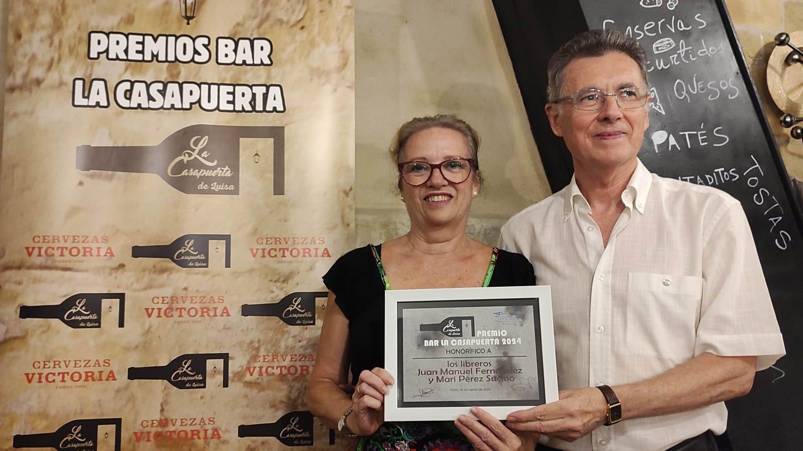Mari Pérez Suncino y Juan Manuel Fernández galardonados con el Premio Honorífico. Mari Pérez Suncino y Juan Manuel Fernández galardonados con el Premio Honorífico.