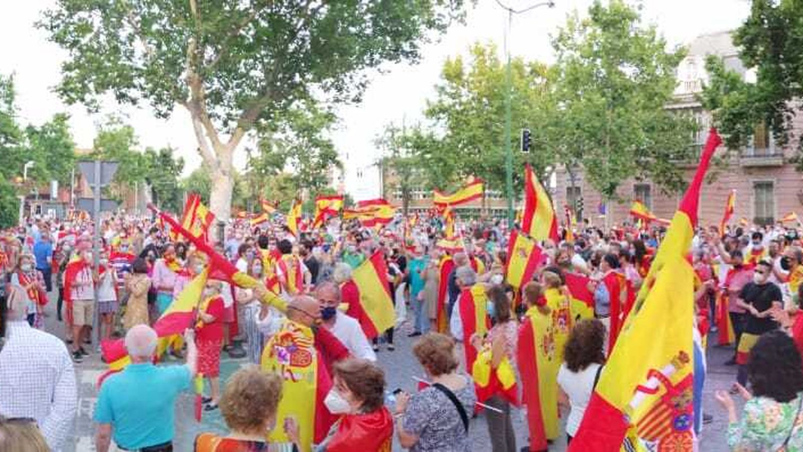 Panorámica de la puerta del cuartel de la Guardia Civil.