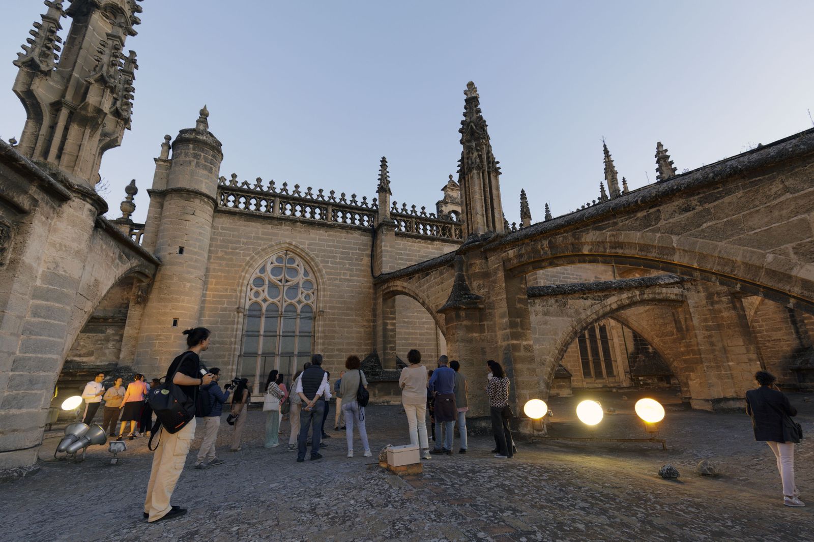 Recorrido de la visita por las cubiertas de la Catedral de Sevilla, al atardecer