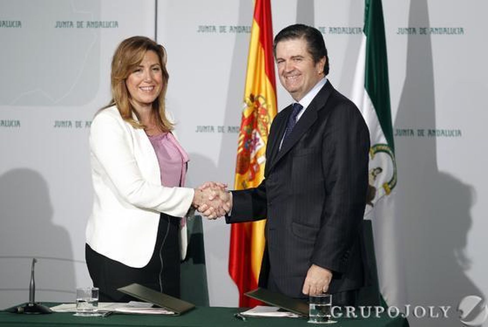 La Junta y Endesa firman un convenio por el que la compañía invertirá 15 millones para becas.  Foto: Juan Carlos Muñoz