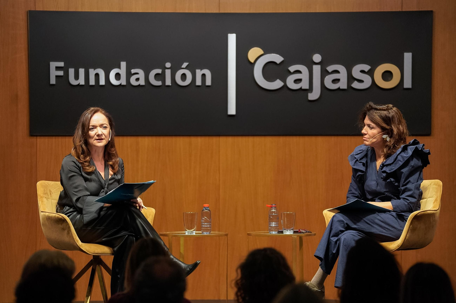 Magdalena Trillo, asesora de Transformación Digital en Diario de Sevilla y Grupo Joly. y la doctora María Velasco, médica psiquiatra.