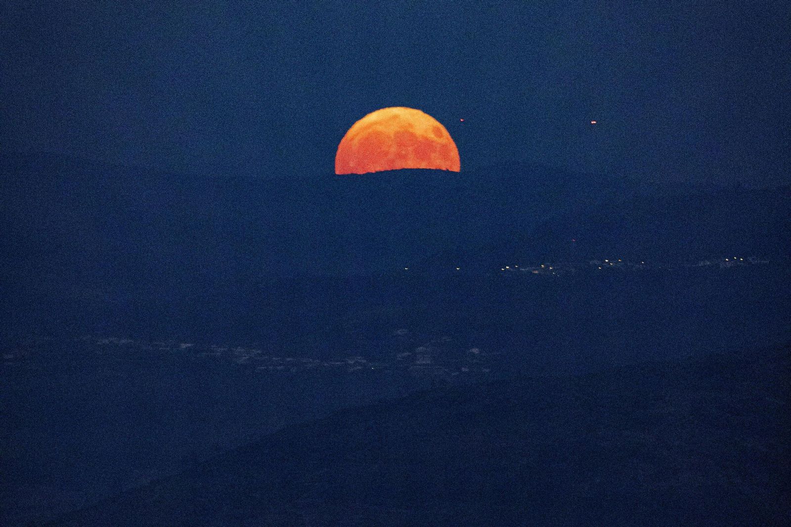 La Superluna azul captada en diferentes partes del planeta: un disfrute visual de la Luna del Esturión