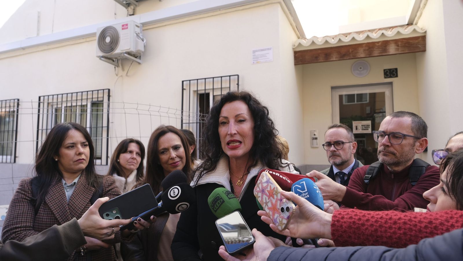 La rehabilitación de los edificios del barrio de los pintores en Almería avanza a buen ritmo, en imágenes