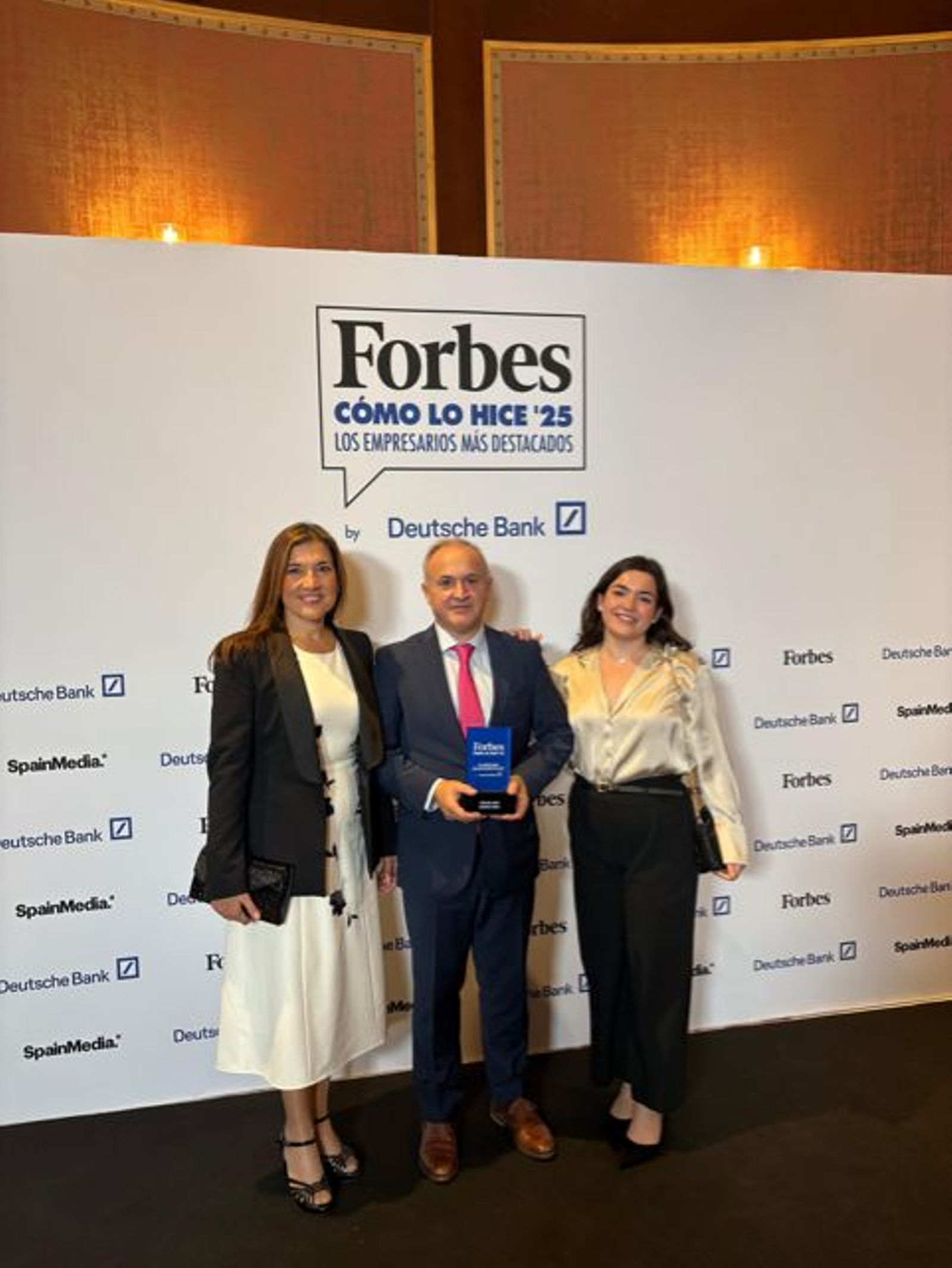 Óscar Sordo con su distinción Sorbes