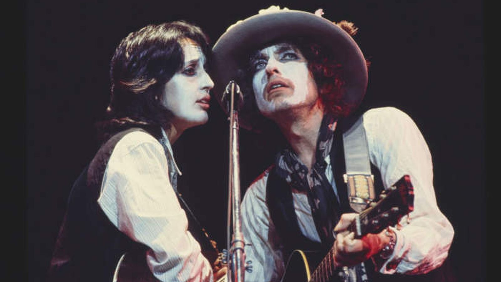 Joan Baez y Bob Dylan en una imagen de 'Rolling Thunder Revue', de Scorsese.