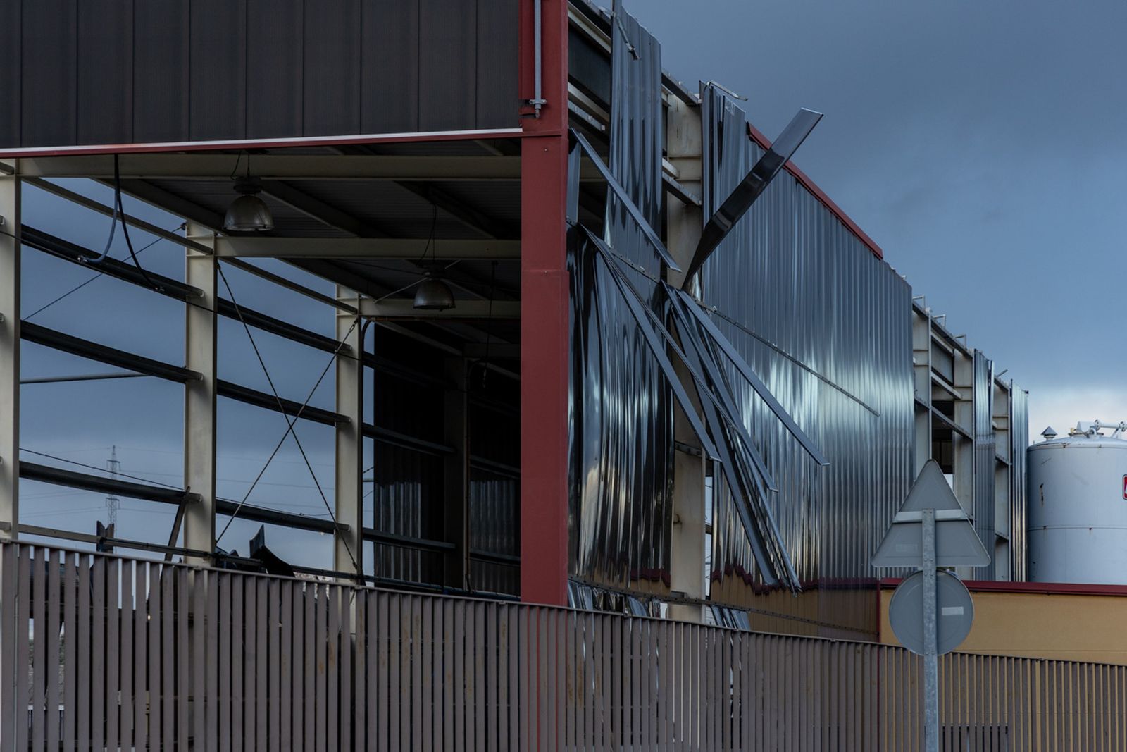 Las fuertes rachas de viento de la borrasca Leonardo dejan estas imágenes en Jaén