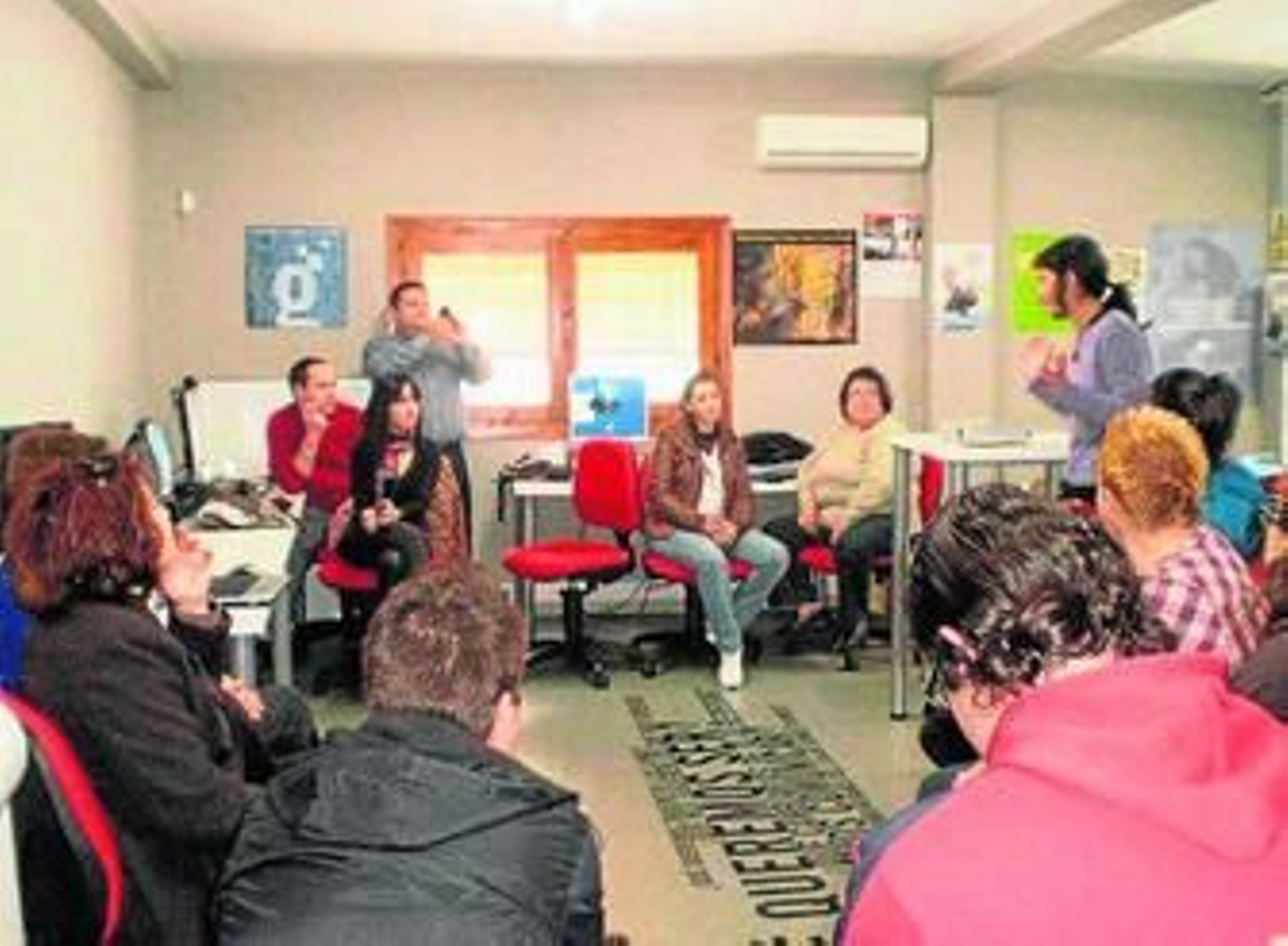 Un momento de la primera charla informativa.