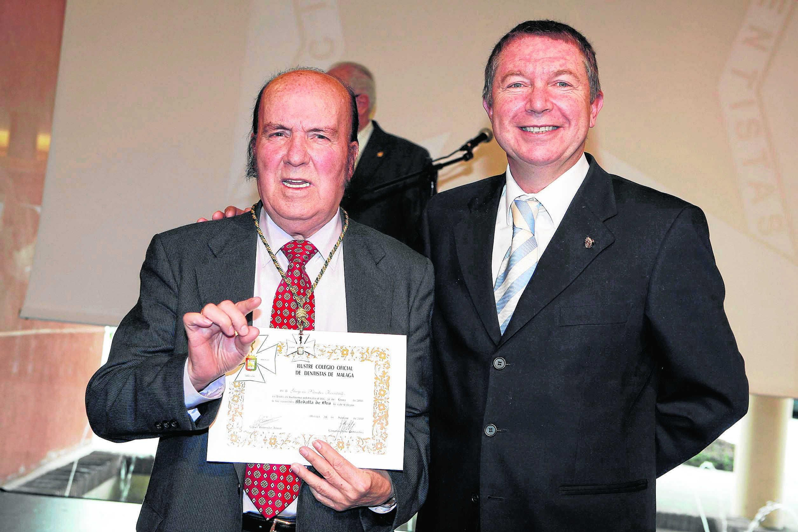 Recogida de la  Medalla de  Oro del Colegio de Odontólogos de Málaga