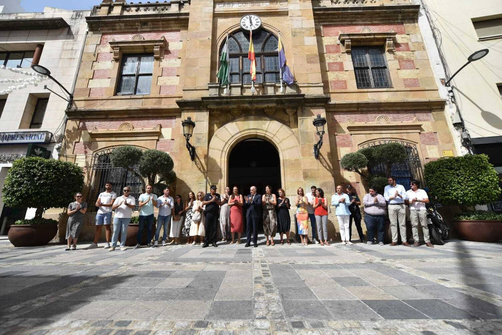 Los participantes en el minuto de silencio.