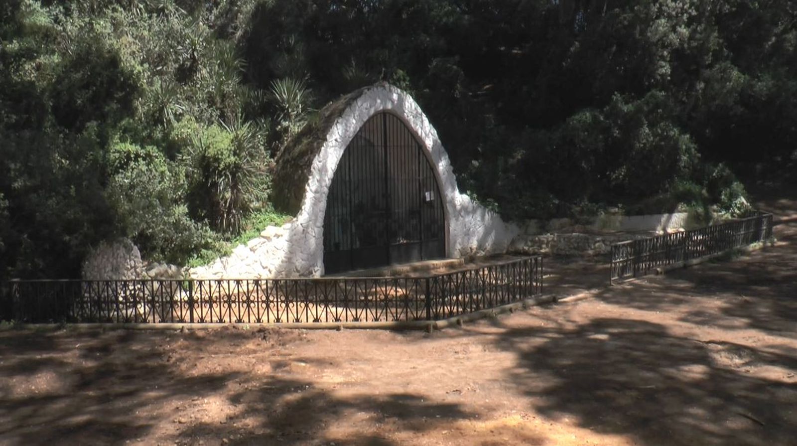 Gruta de la Virgen de Lourdes en el Parque de Las Canteras