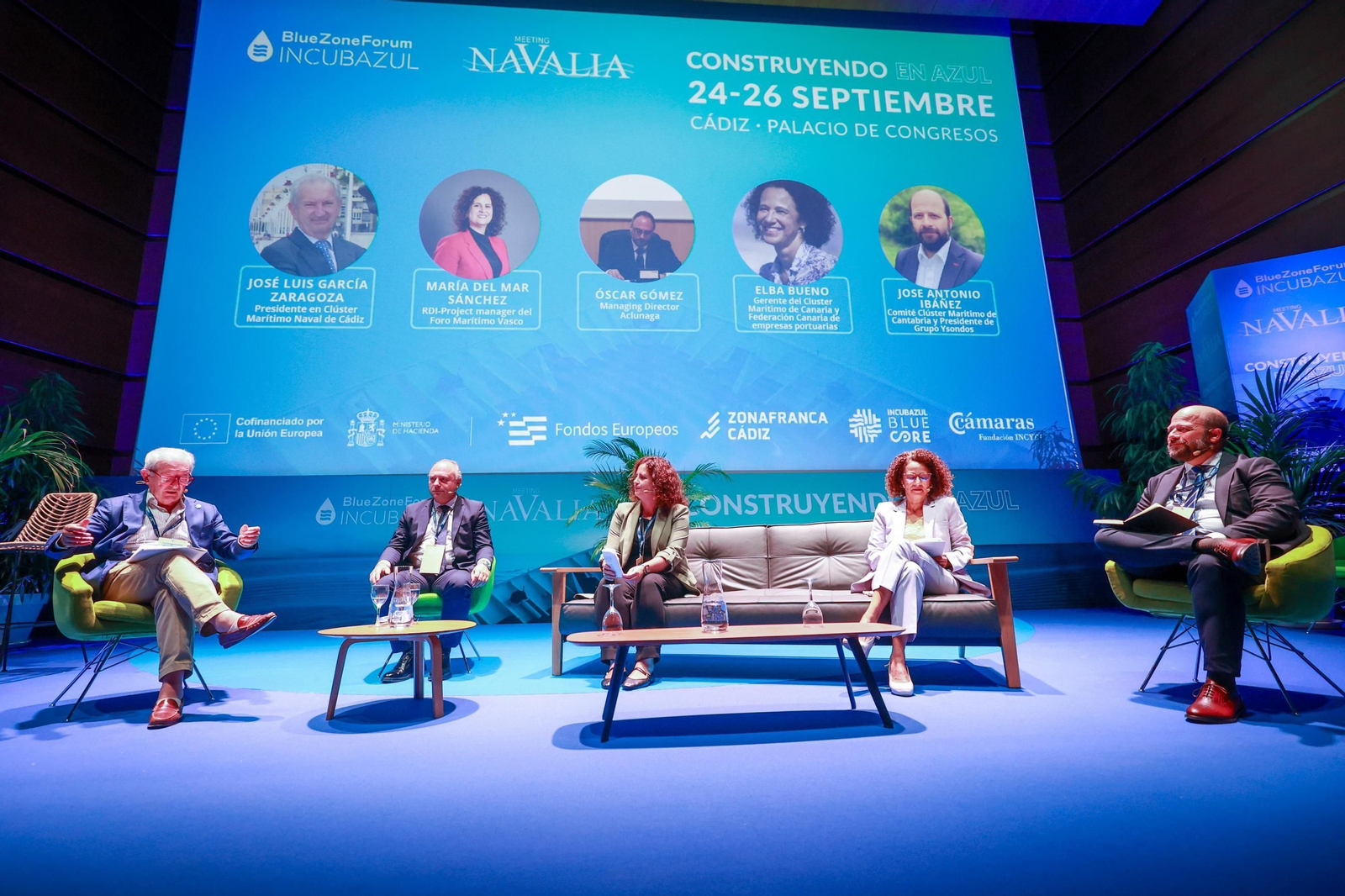 Una de las mesas redondas del Blue Zone Forum Navalia de Cádiz con representantes de clústeres marítimos.