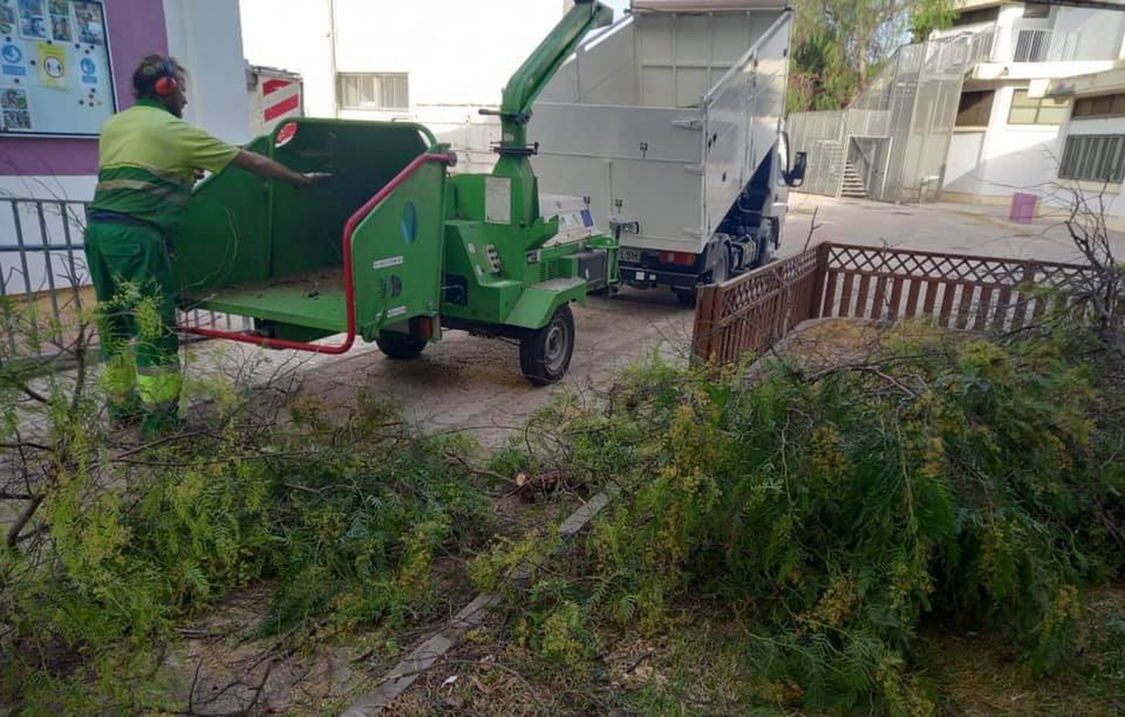 Trabajos que se han venido desarrollando en los últimos días en uno de los colegios de Chiclana para preparar el inicio del curso.