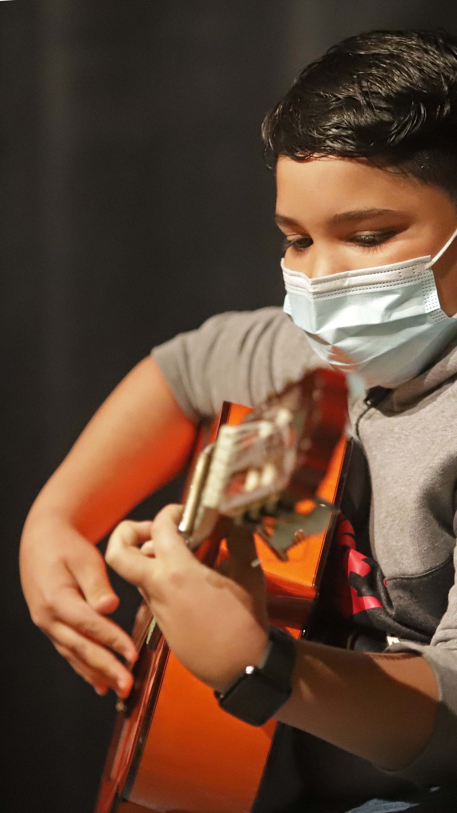Fotos del acto 'Guitarras al cielo por Paco' en Algeciras