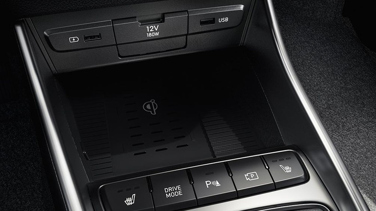 El cargador inalámbrico tiene una superficie que dificulta que el móvil se desplace cuando está situado sobre él.