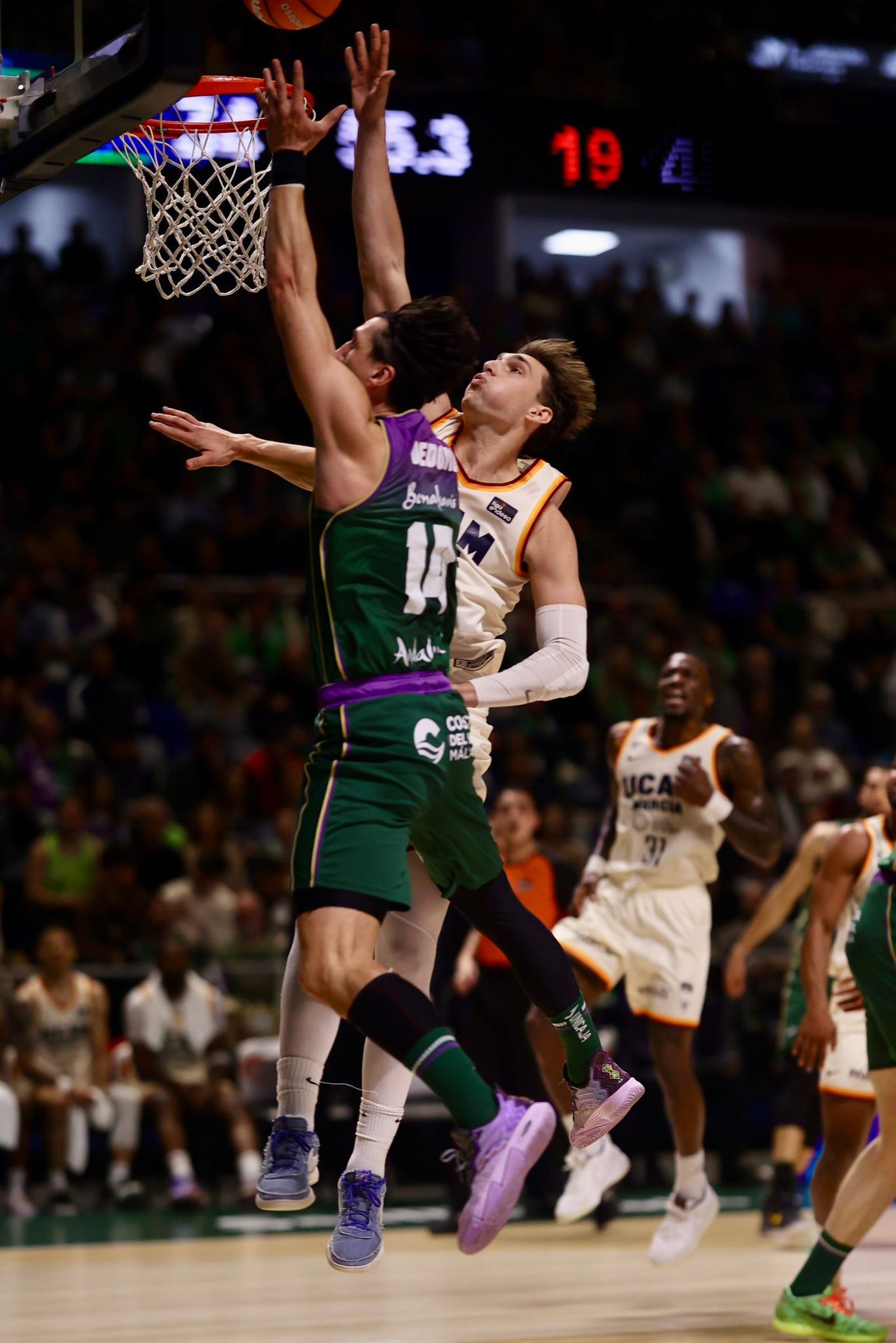 Djedovic entra a canasta.