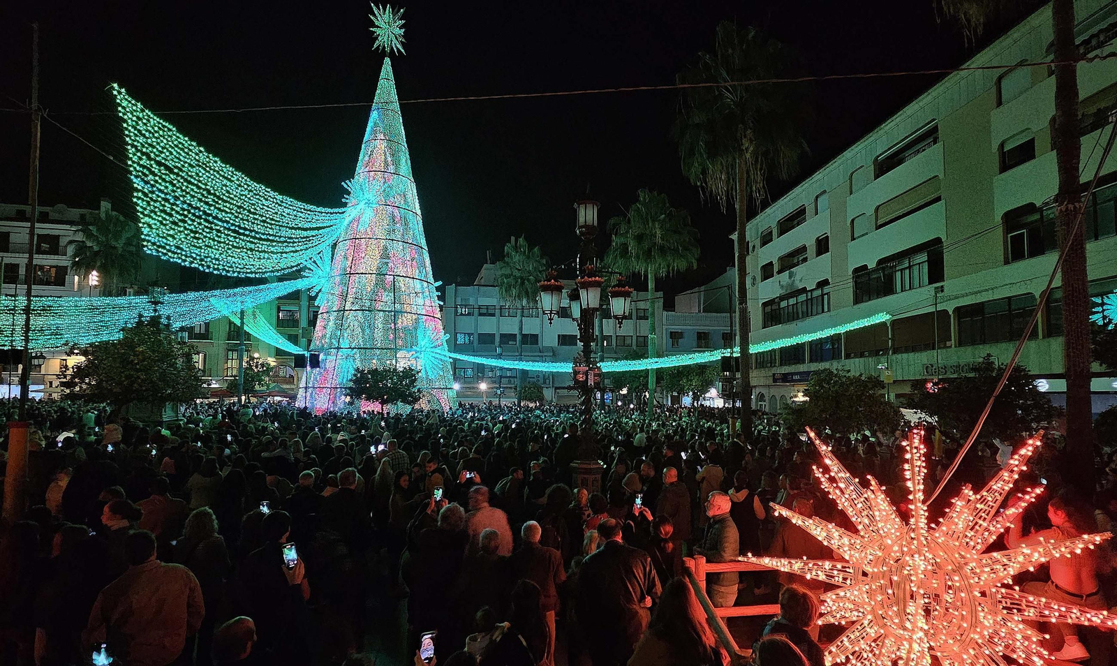 El encendido del alumbrado navideño de Algeciras, en imágenes